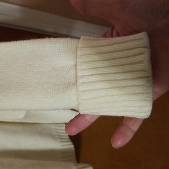 Ivory Cardigan Size Large: C - Picture 7 of 10